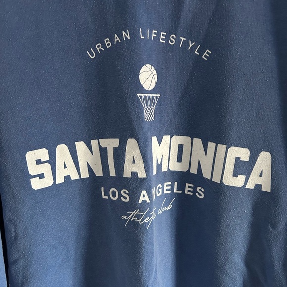 Pretty Little Thing crewneck - Picture 2 of 4